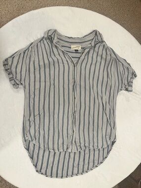 XS Universal Thread Blue & White Striped Button Down